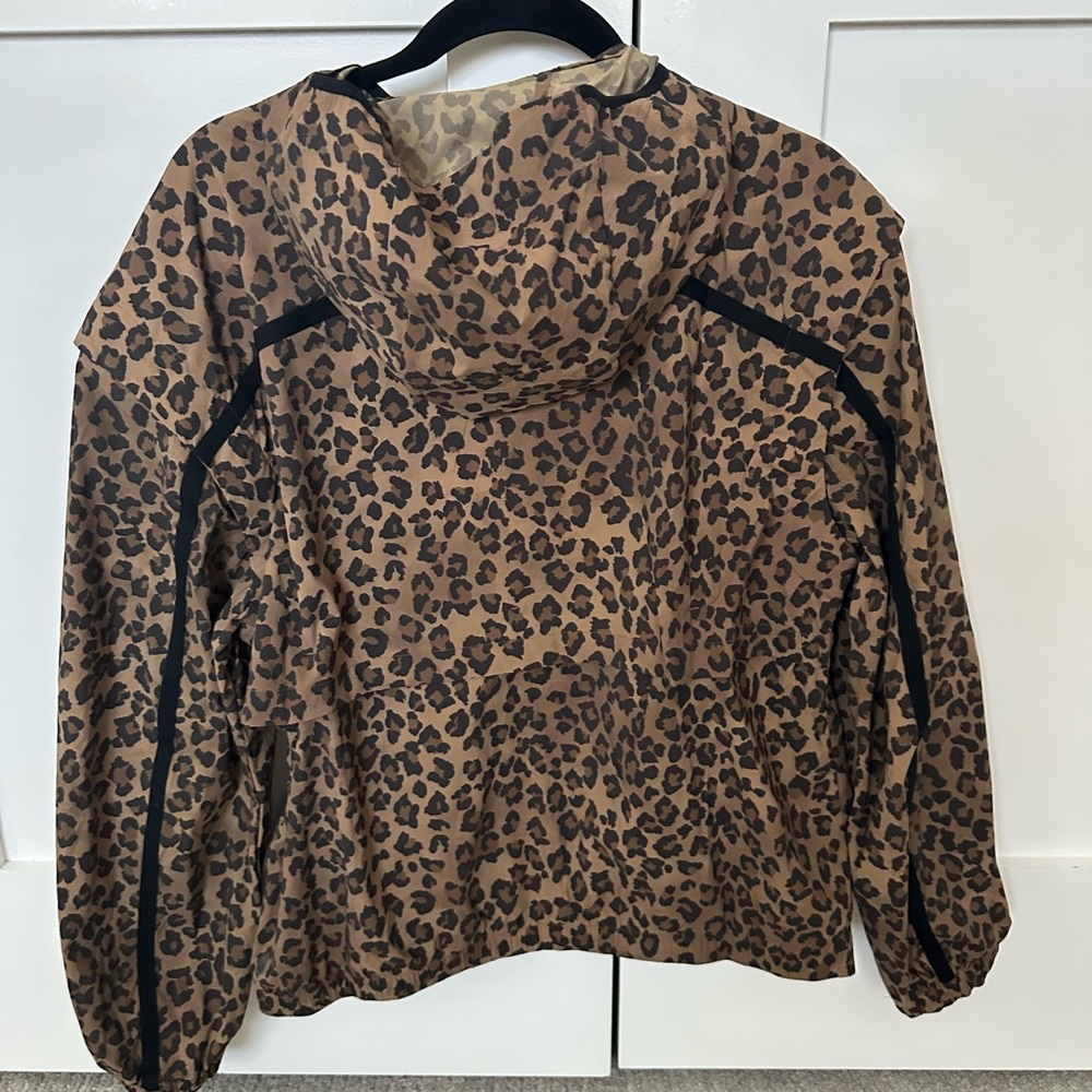 Lululemon Transformable Leopard Windbreaker NWT - image 2